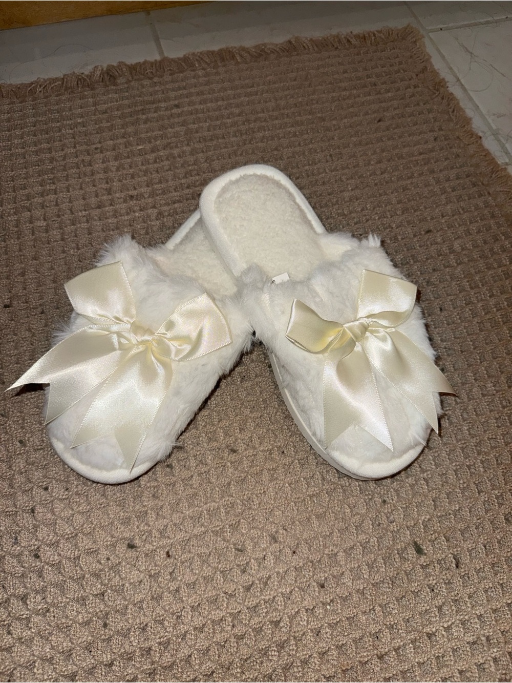 White slippers with an ivory bow